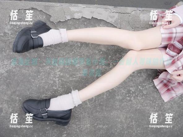 紧急企划-小恩 紧急企划 - 从丝袜的细节看小恩:一份耐人寻味的作品集资源