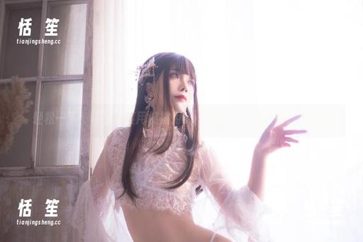 翎柒菜菜 轻松一下!翎柒菜菜用棉袜为cos注入了一点‘懒’气息!