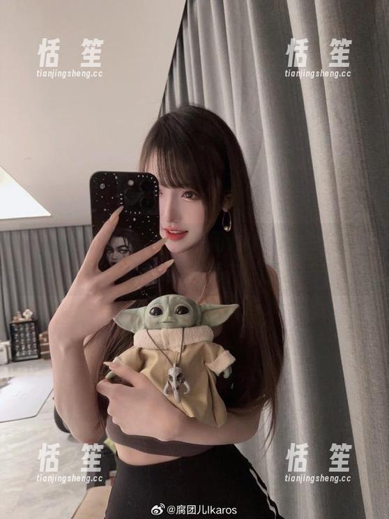 腐团儿Ikaros 让人窒息的cos——腐团儿Ikaros又在网袜里释放魅力!