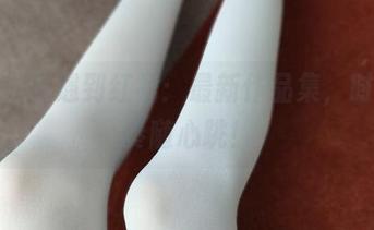 当西尔酱遇到红裙：最新作品集，时尚节奏随心跳！