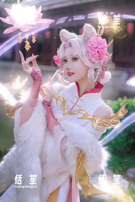 露儿大魔王 高清写真揭秘:露儿大魔王在浴室的每一个俏皮瞬间!