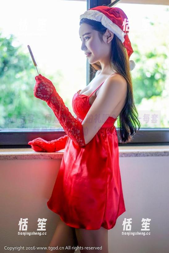 青豆客-何晨曦 青豆客 - 何晨曦的私拍礼服合集——每套都是与众不同的‘脱单机’!