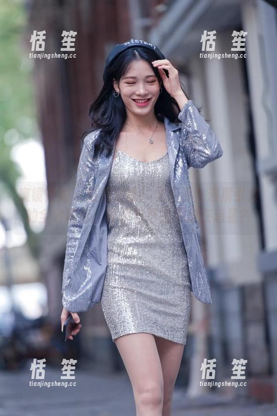 魔镜街拍-艾小青 魔镜街拍 - 热烈赞美!艾小青在漫展引发的全套图包,怀疑自己是不是在追星?