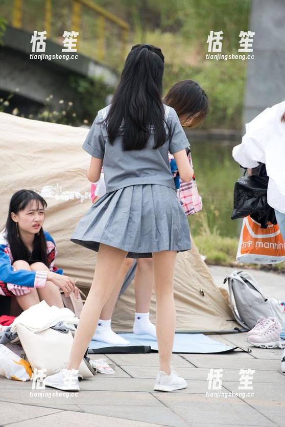 魔镜街拍 从魔镜街拍来的一波精彩——精选吊带短裙,肉丝小姐姐来袭!